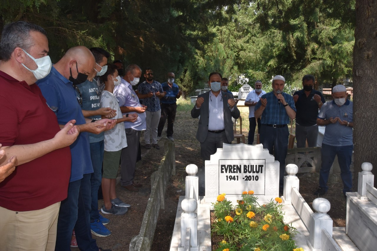 Merhum Milletvekili Bulut, 11. ölüm yıldönümünde mezarı başında anıldı